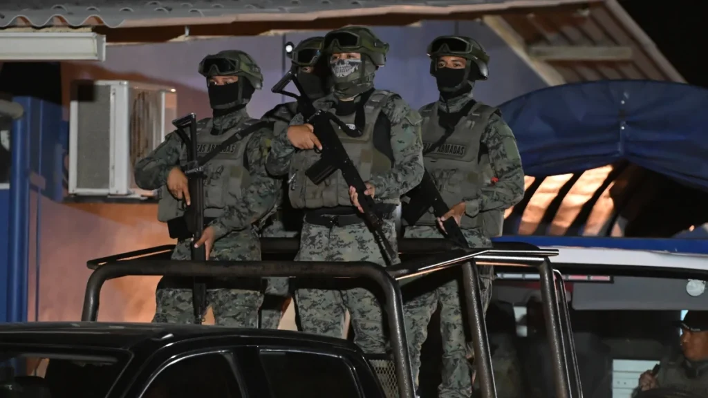 Controles de seguridad y patrullajes en el marco del estado de excepción en Ecuador