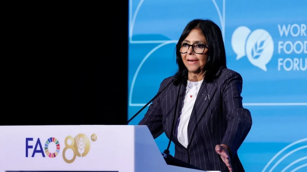 Delcy Rodríguez durante una intervención económica en Caracas