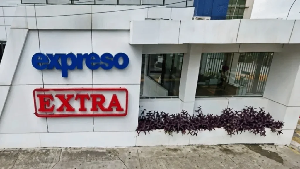 Portada conmemorativa del fin de la edición impresa de Diario Expreso