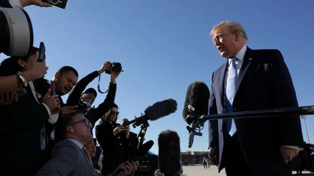 Donald Trump durante intervención pública sobre política internacional
