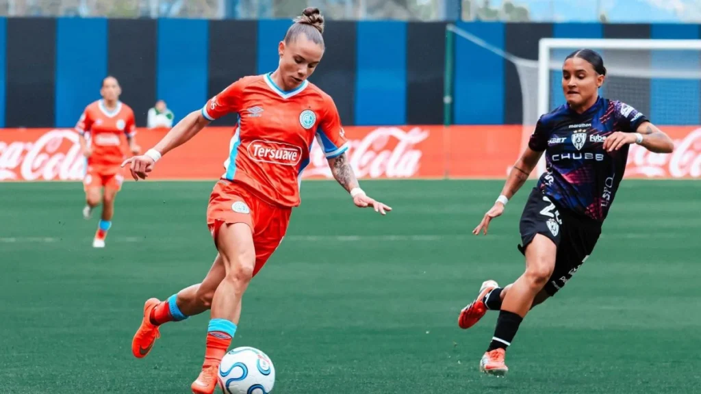 Plantel de Dragonas IDV en la Copa Libertadores Femenina