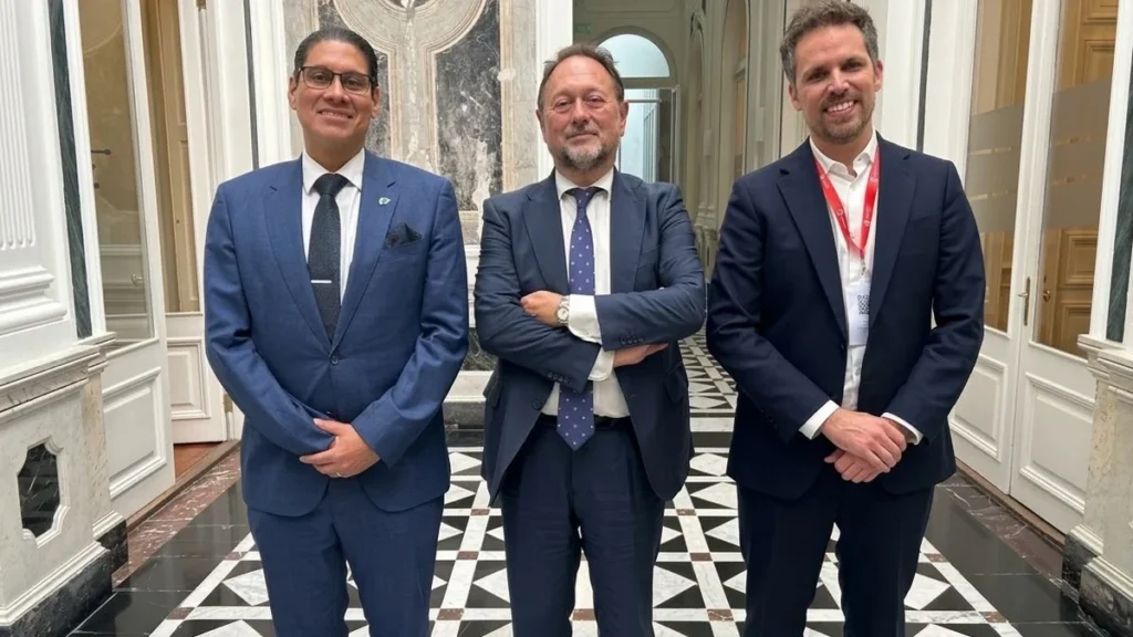 César Martín ministro de Telecomunicaciones electo vicepresidente de la PRAI