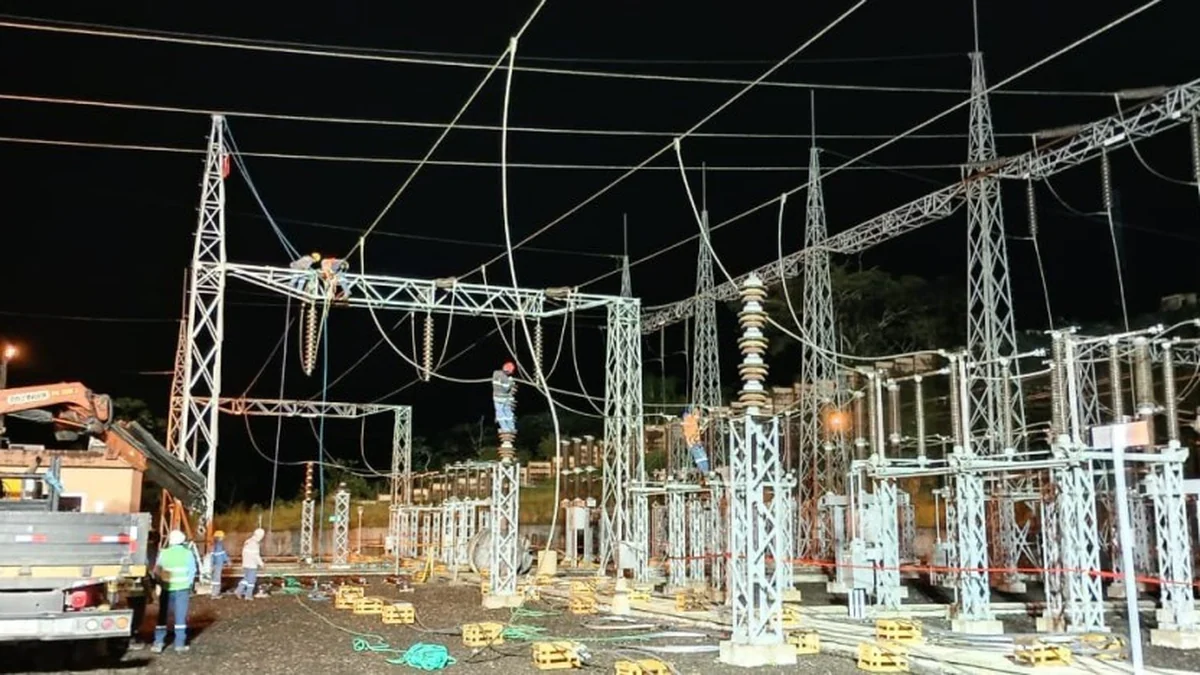 Infraestructura de generación eléctrica y subestación de energía en Ecuador