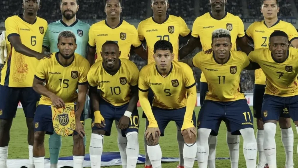 Jugadores de la Selección de Ecuador celebrando un gol en el estadio de Quito