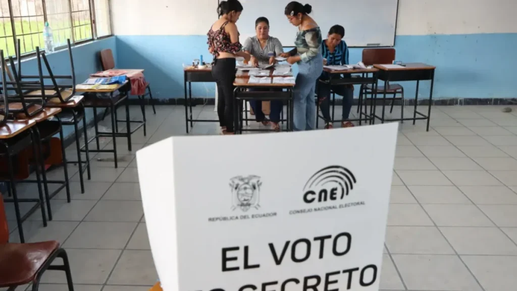Papeletas y padrón electoral del Consejo Nacional Electoral de Ecuador