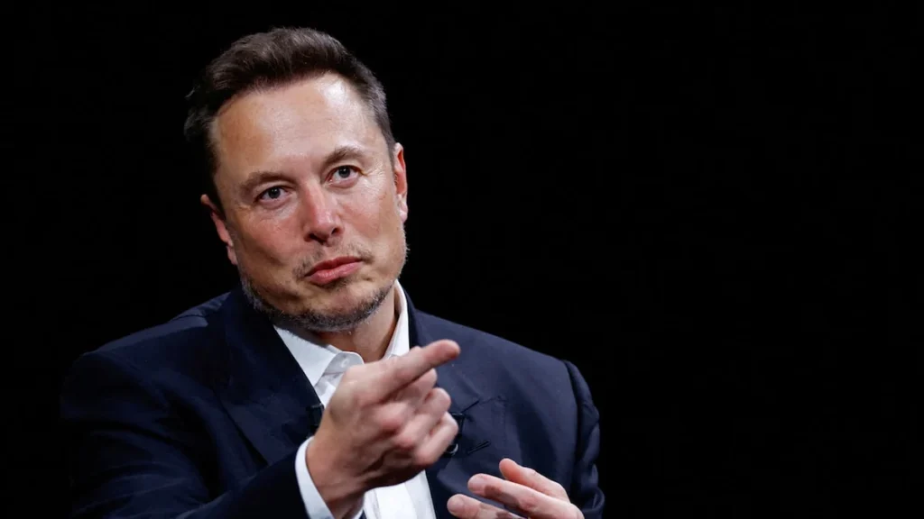 Elon Musk durante una intervención pública sobre tecnología y política