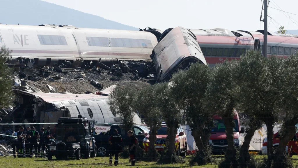 Restos de convoyes ferroviarios siniestrados en vías de transporte en España