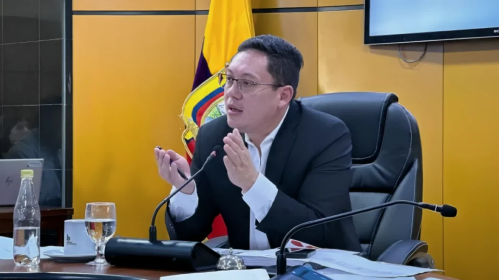Fachada institucional de la Fiscalía General del Estado en Quito