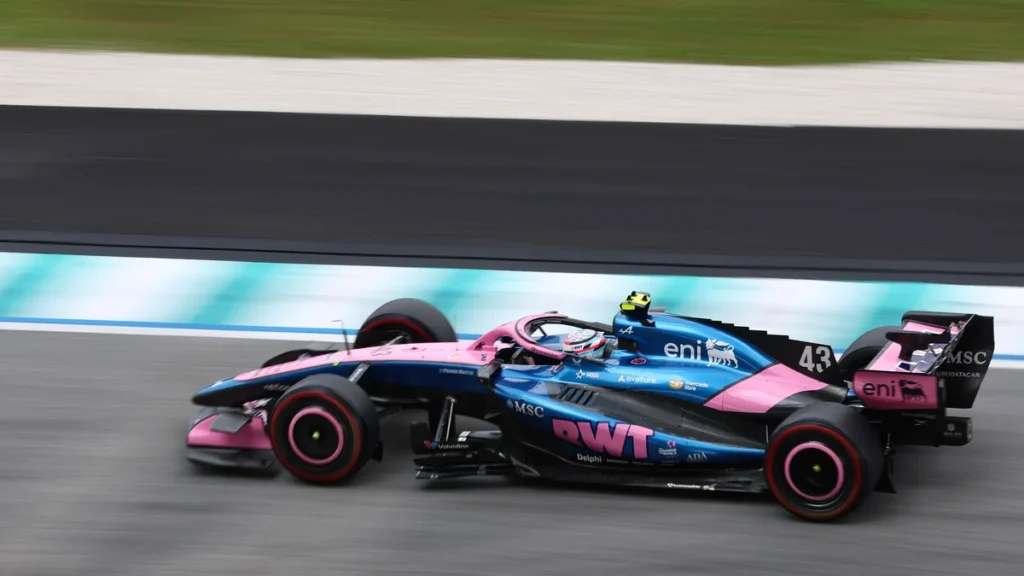 Franco Colapinto pilotando su monoplaza en el Gran Premio de Baréin de Fórmula 1