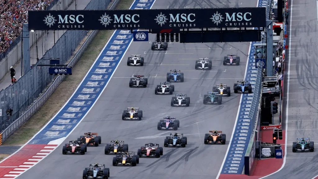 Franco Colapinto concentrado en el garaje de Williams antes de la práctica de F1