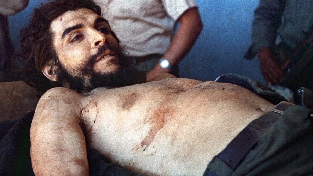 Fotografía histórica de Ernesto Che Guevara en la selva boliviana antes de su captura
