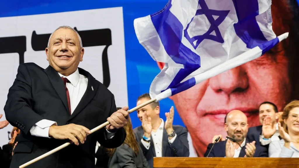 El dirigente opositor israelí Gadi Eisenkot durante un discurso político en Tel Aviv