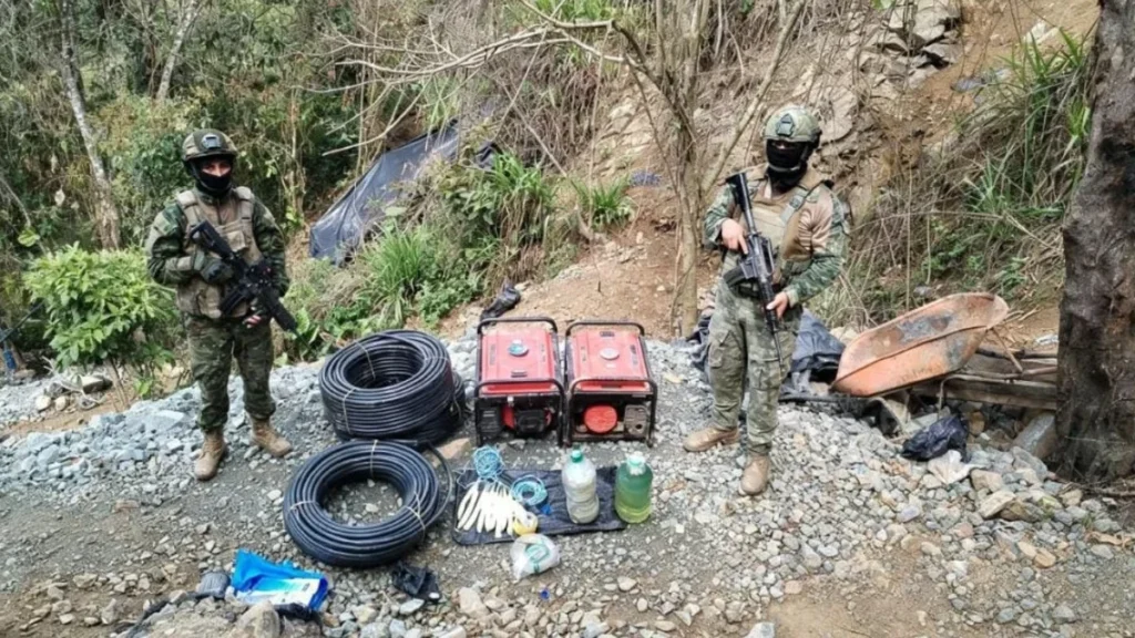 Aeronaves militares y equipos de vigilancia aérea de las Fuerzas Armadas