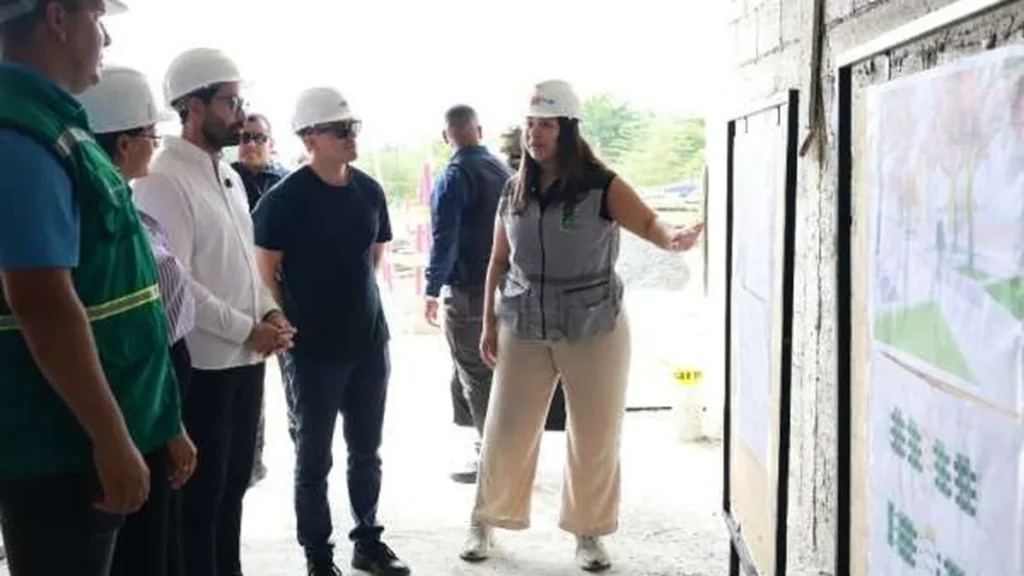 Nuevo edificio moderno de aulas en el campus de la Universidad Técnica de Manabí en Portoviejo