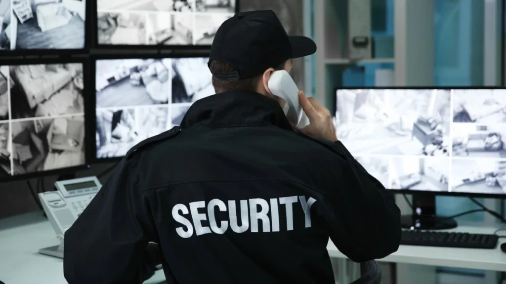 Operativo policial e investigación en escena de los hechos en Quito