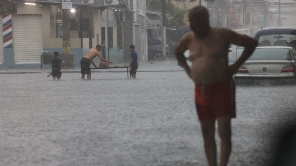 Guayaquil evalua zonas vulnerables como Sauces 6 ante amenaza de El Niño