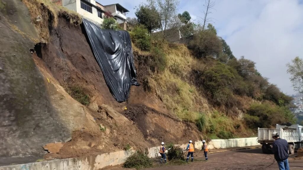 Habilitan vía que conecta con la autopista General Rumiñahui