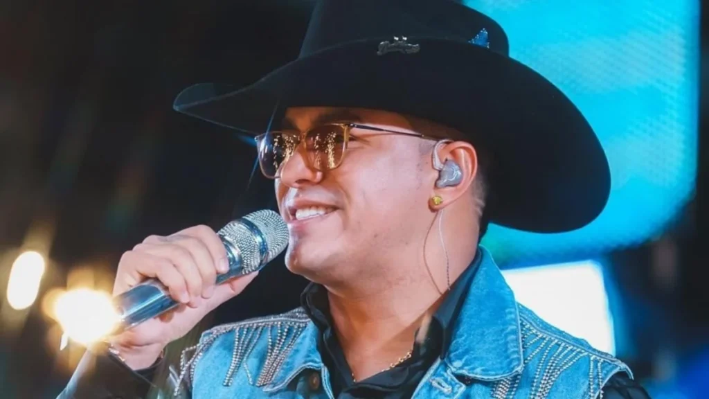 El cantante de música popular colombiana Yeison Jiménez durante una presentación artística