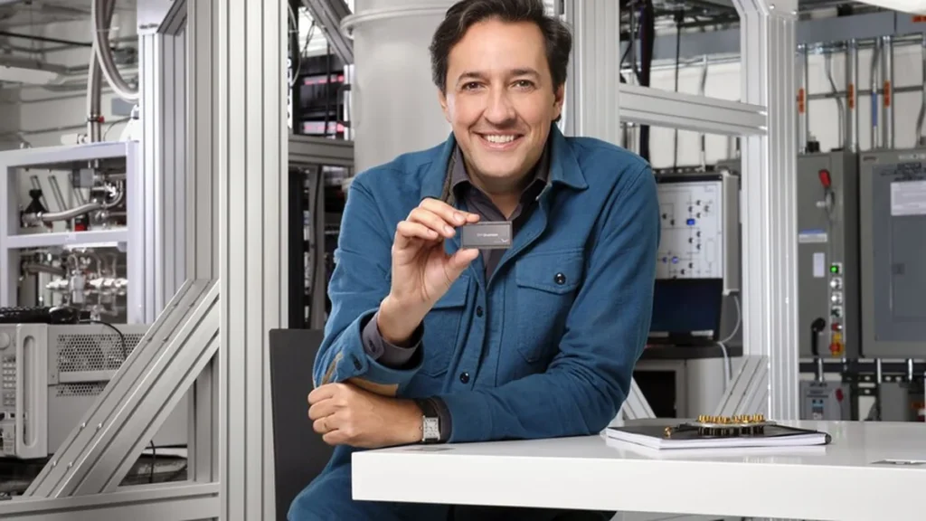 Laboratorio de computación cuántica de IBM con criostato y procesador