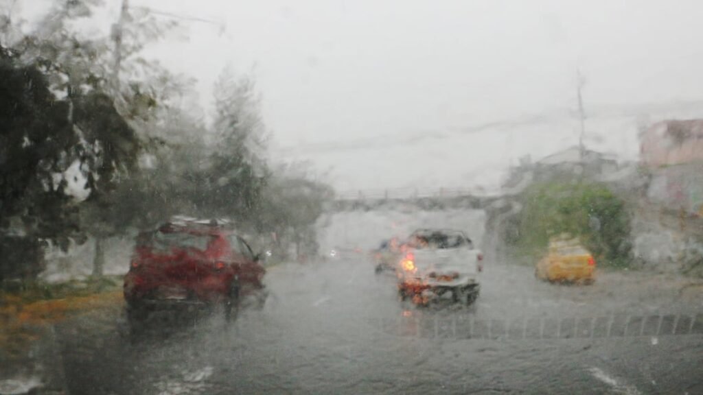 Inamhi advierte intensas lluvias y tormentas en Quito este fin de semana