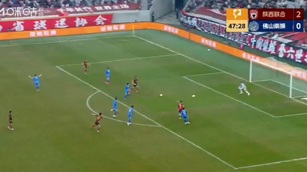 El insólito doble gol anulado en el fútbol de China que asombra al mundo