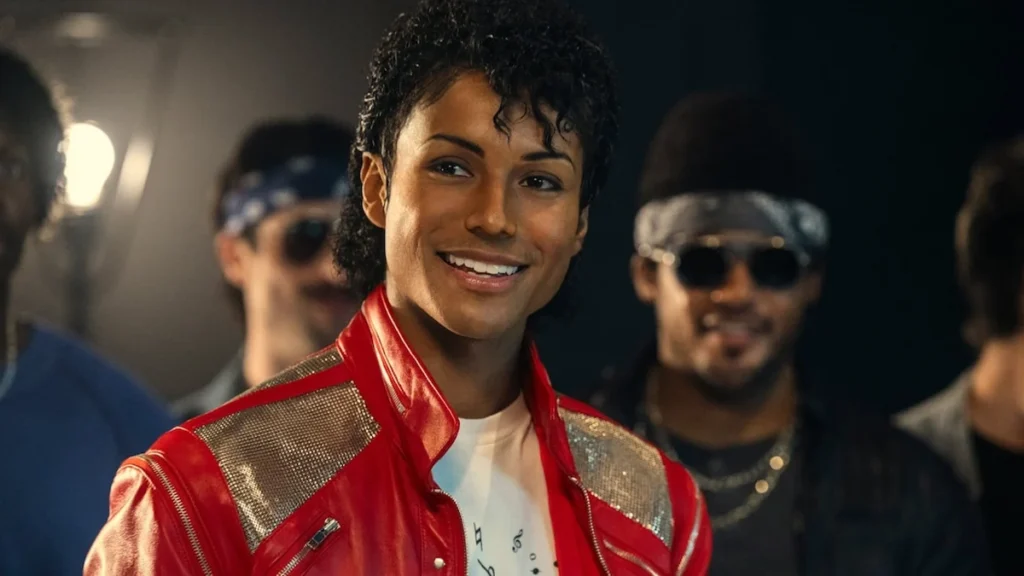 Jaafar Jackson interpretando el papel estelar en la pelicula biografica de Michael Jackson