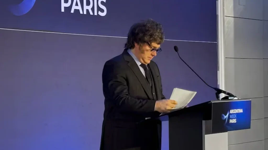 Presidente de Argentina Javier Milei anuncia publicación de su libro en París