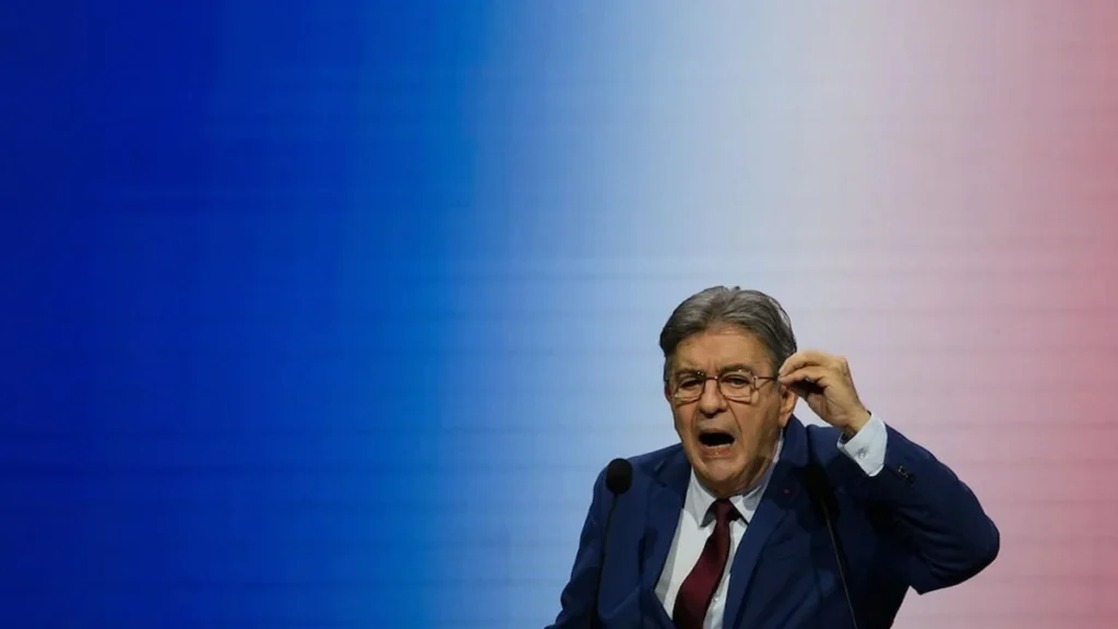 El líder de La Francia Insumisa Jean-Luc Mélenchon en mitin político en París