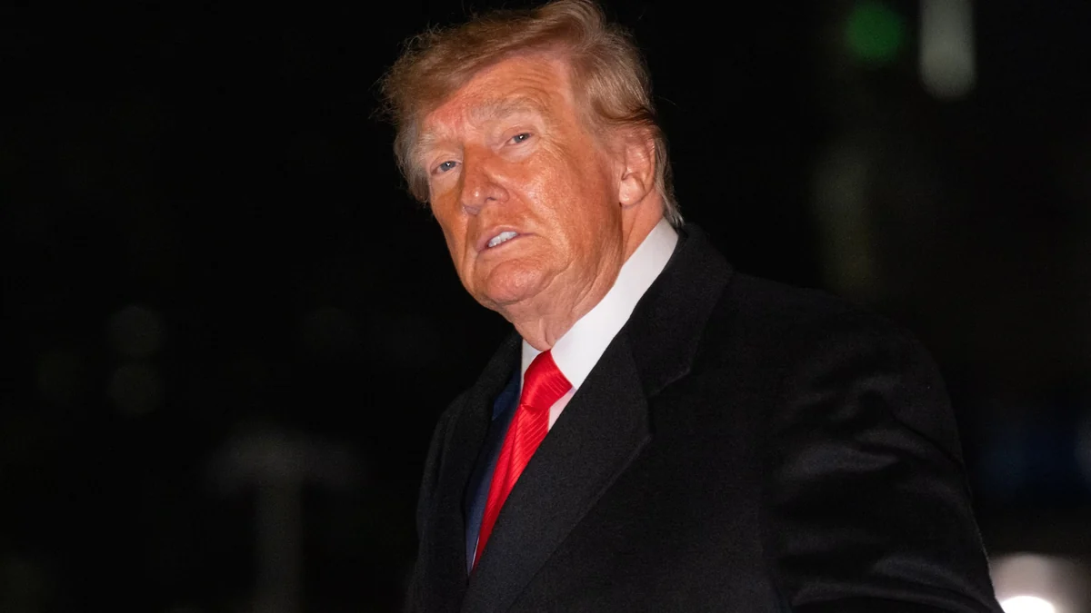 Ken Salazar durante rueda de prensa sobre relaciones diplomáticas