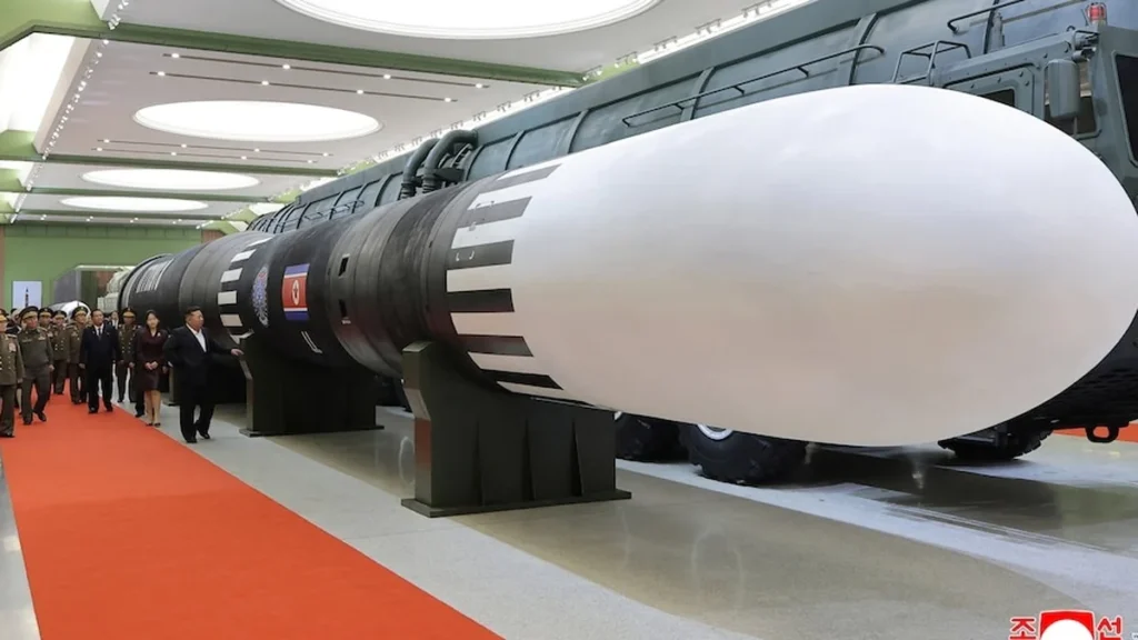 Desfile militar en Pyongyang con el misil balístico intercontinental Hwasong-20