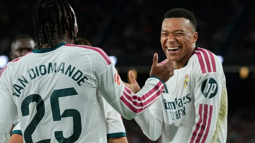 Kylian Mbappé 100 goles Real Madrid doblete clásico