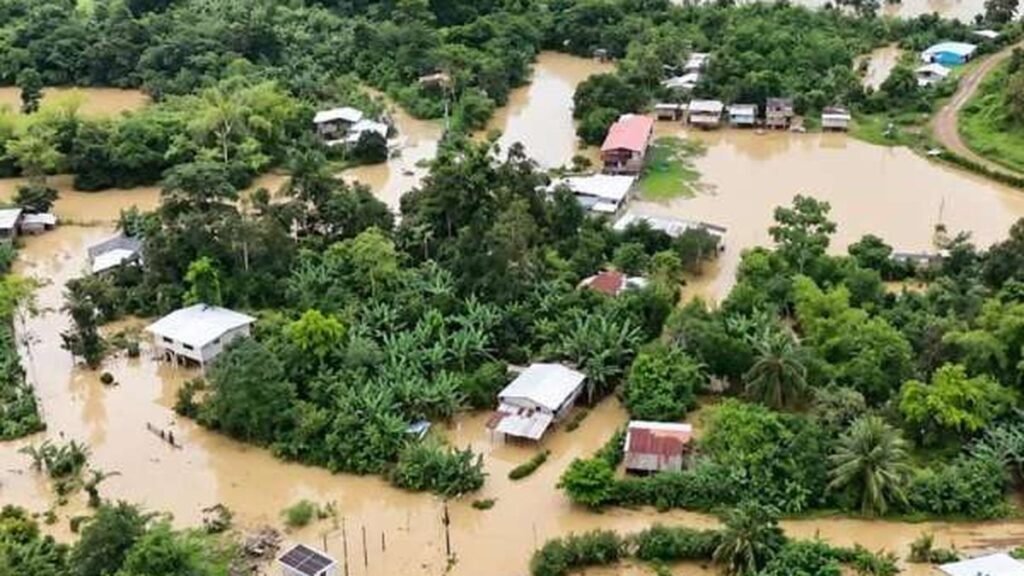 Lluvias intensas provocan el desbordamiento de 11 rios en Ecuador