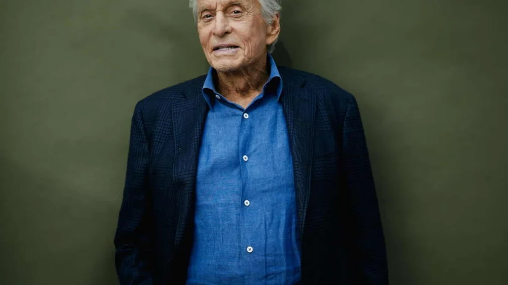 Michael Douglas durante una entrevista sobre sus memorias familiares