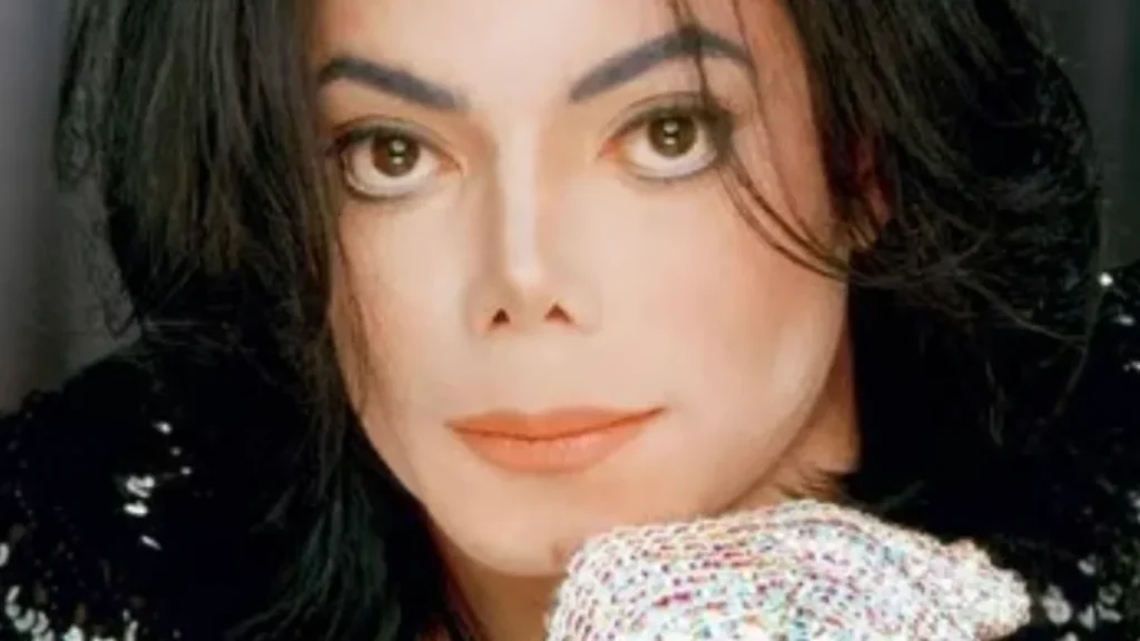 Carátula y promoción discográfica de la colección de grandes éxitos de Michael Jackson