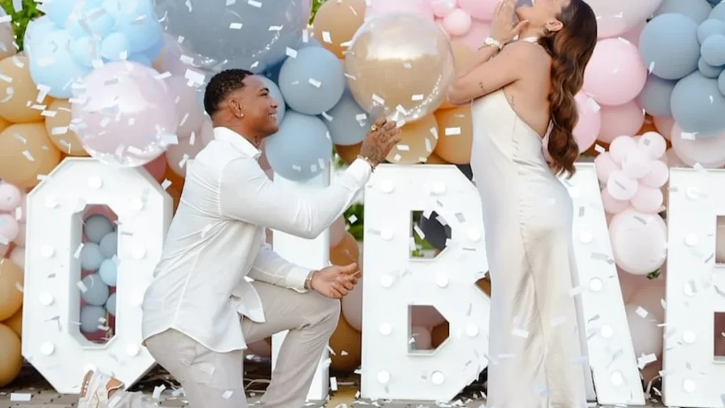 Michael Morales y Katya Salazar celebrando su compromiso matrimonial