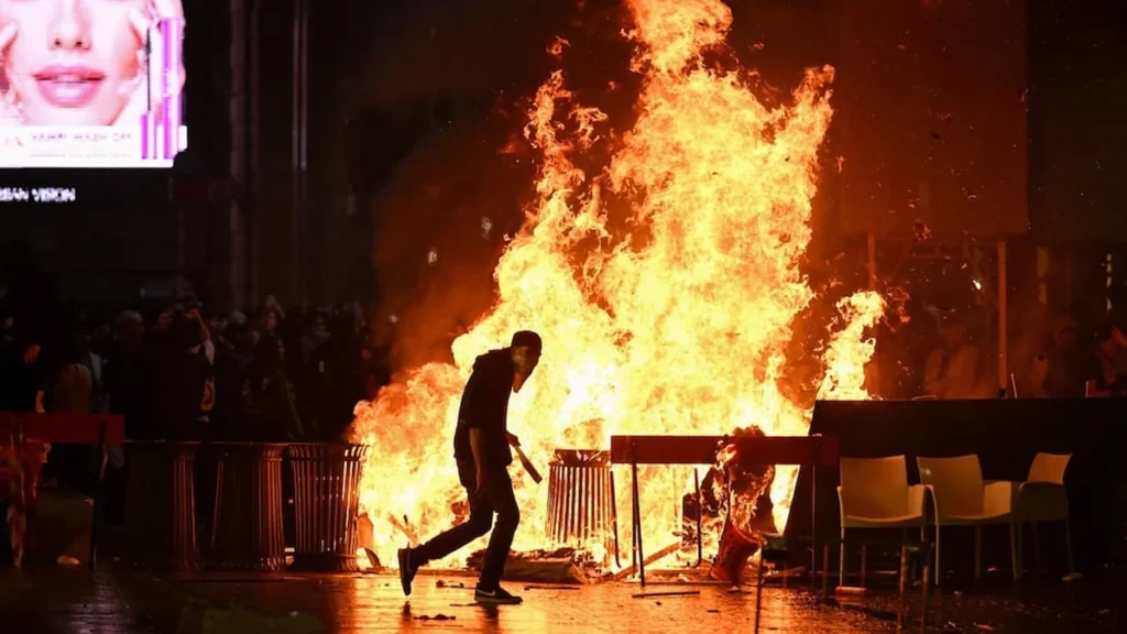Milán registra violentos disturbios y saqueos con 200 detenidos en Italia