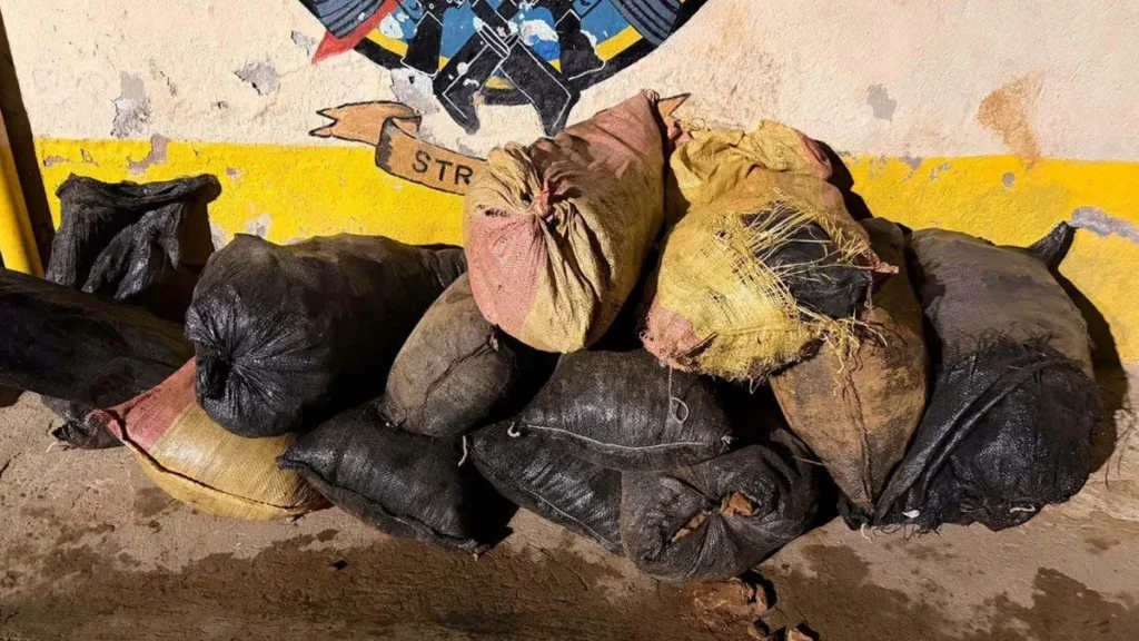 Sacos con material aurífero decomisados en operativo militar en El Chical Carchi