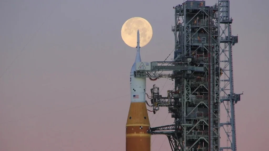 Ensamblado de la etapa central del cohete SLS de la NASA en Florida