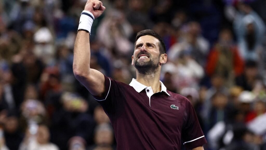 Novak Djokovic accede a la final de Pekín tras la descalificación de Medvedev