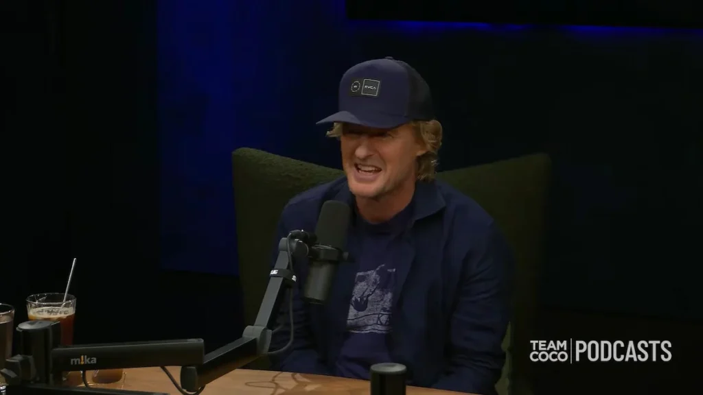 Owen Wilson en un evento de alfombra roja cinematográfica en Los Ángeles
