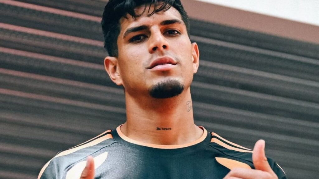 Piero Hincapié es convocado por Mikel Arteta en Arsenal para visitar a Everton
