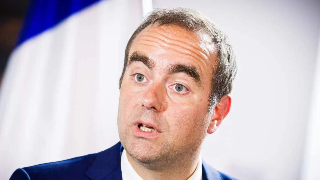 El primer ministro francés Sébastien Lecornu en rueda de prensa