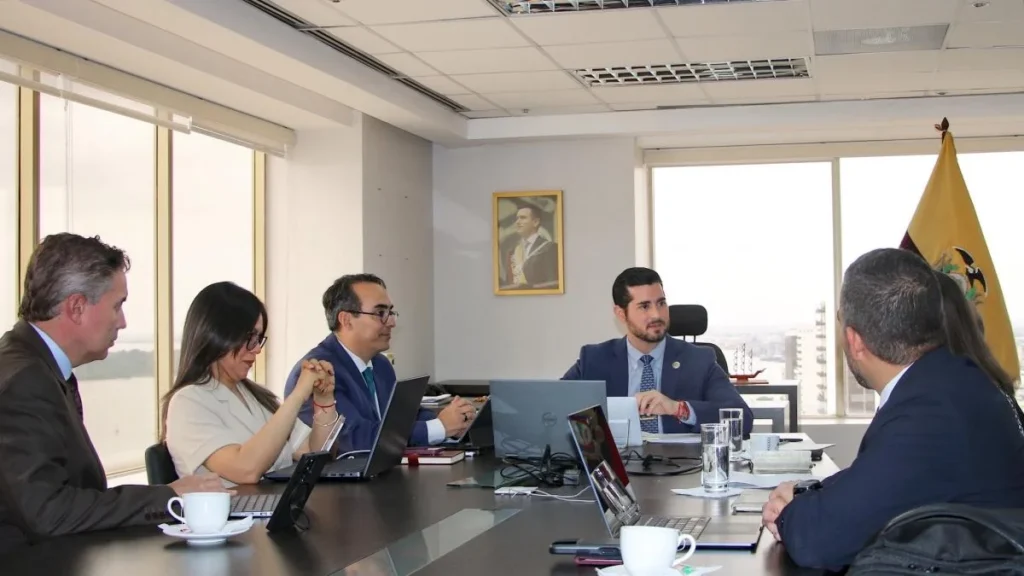Ministerio de Economía y Finanzas de Ecuador durante presentación de indicadores presupuestarios
