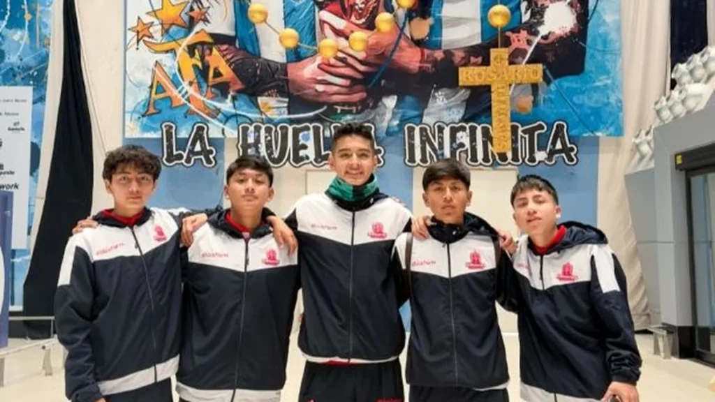 Jóvenes futbolistas de Riobamba beneficiarios de becas deportivas internacionales