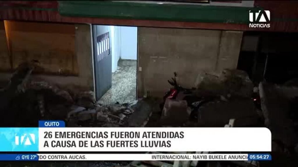 Quito registra 26 emergencias por un violento temporal de lluvias y granizo
