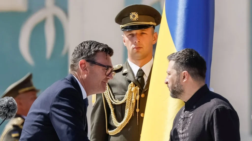 El primer ministro británico y ministros de defensa en conferencia institucional en Londres