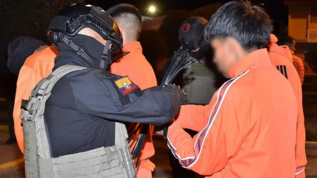 Pabellones penitenciarios custodiados por fuerzas de seguridad en Ecuador