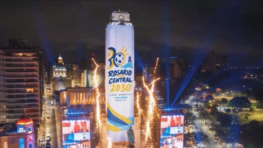 Estadio Gigante de Arroyito de Rosario Central iluminado para competencias internacionales