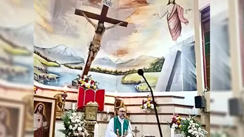 Sacerdote Patricio Sánchez fallece tras caída de cruz durante misa en Guayaquil - cobertura especial