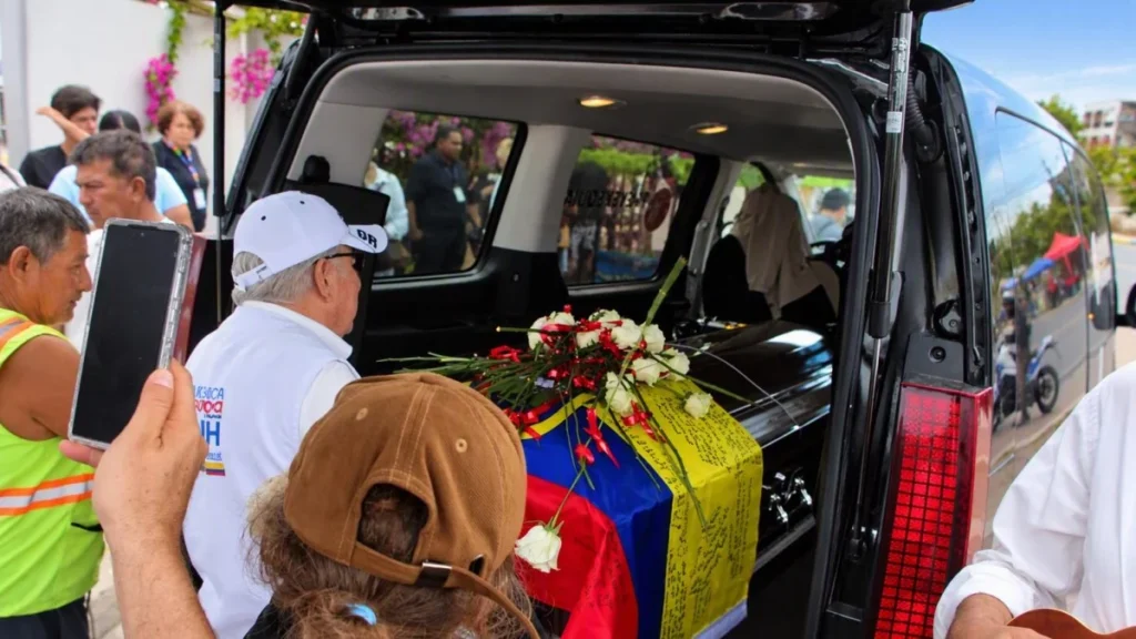 Ceremonia de despedida a Mónika Silva en Santa Elena